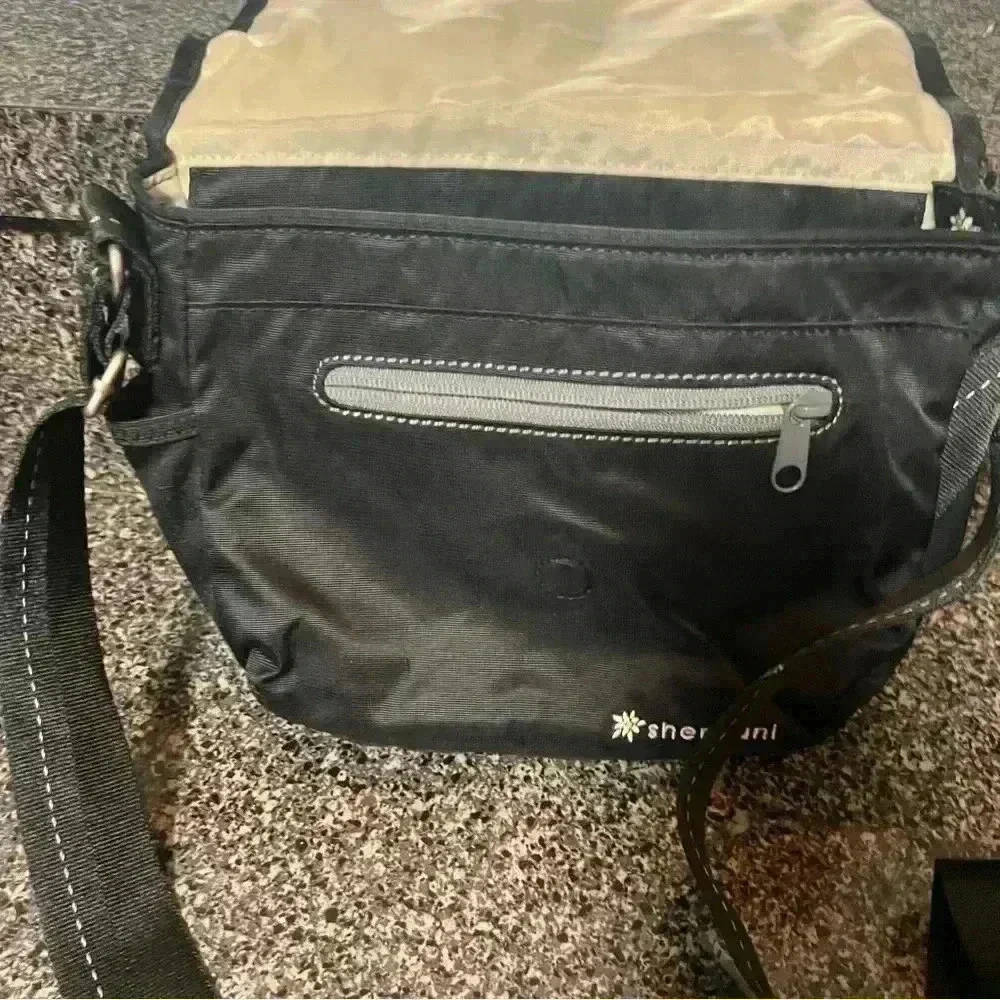 Sherpani gray black crossbody messenger adjustable  travel roomy adjustable strp